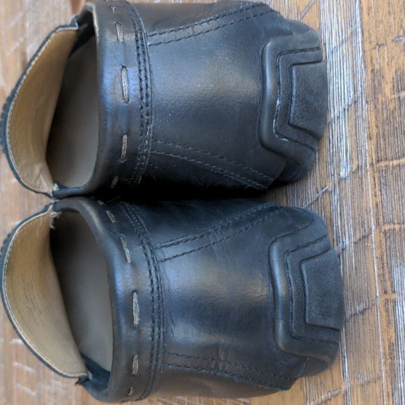 FRYE AND COMPANY LEWIS VENETIAN BLACK LEATHER LOAFER - Picture 6 of 10